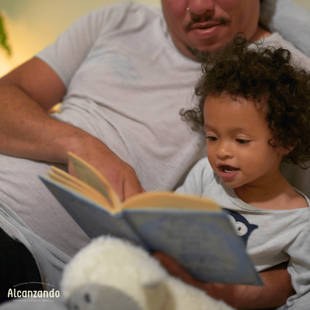 Papá leyendo cuento a niño.